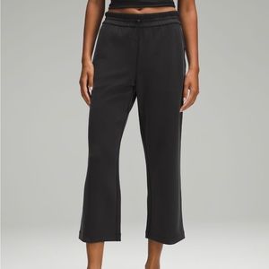 NWT Softstreme High Rise Straight Leg Cropped Pant